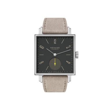         Handaufzug, NOMOS Glashütte Tetra Basalt