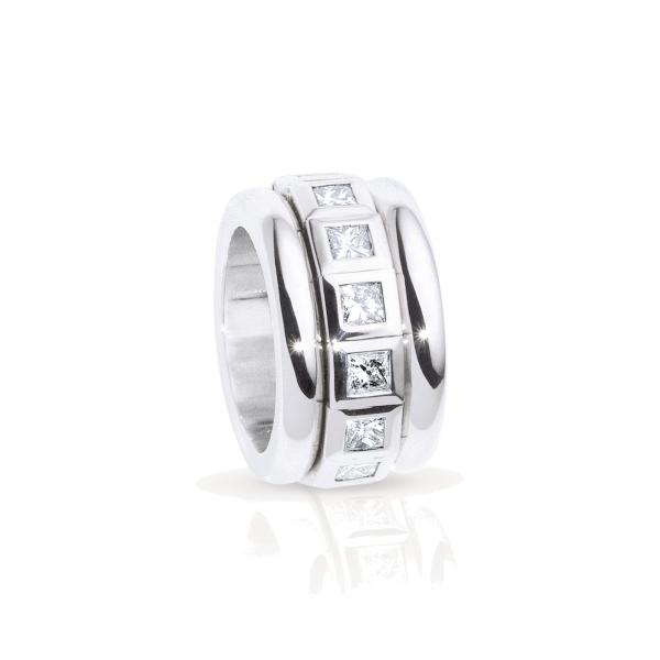 Tamara Comolli CURRICULUM VITAE 77 Ring  R-CV77-13-PrL-wg