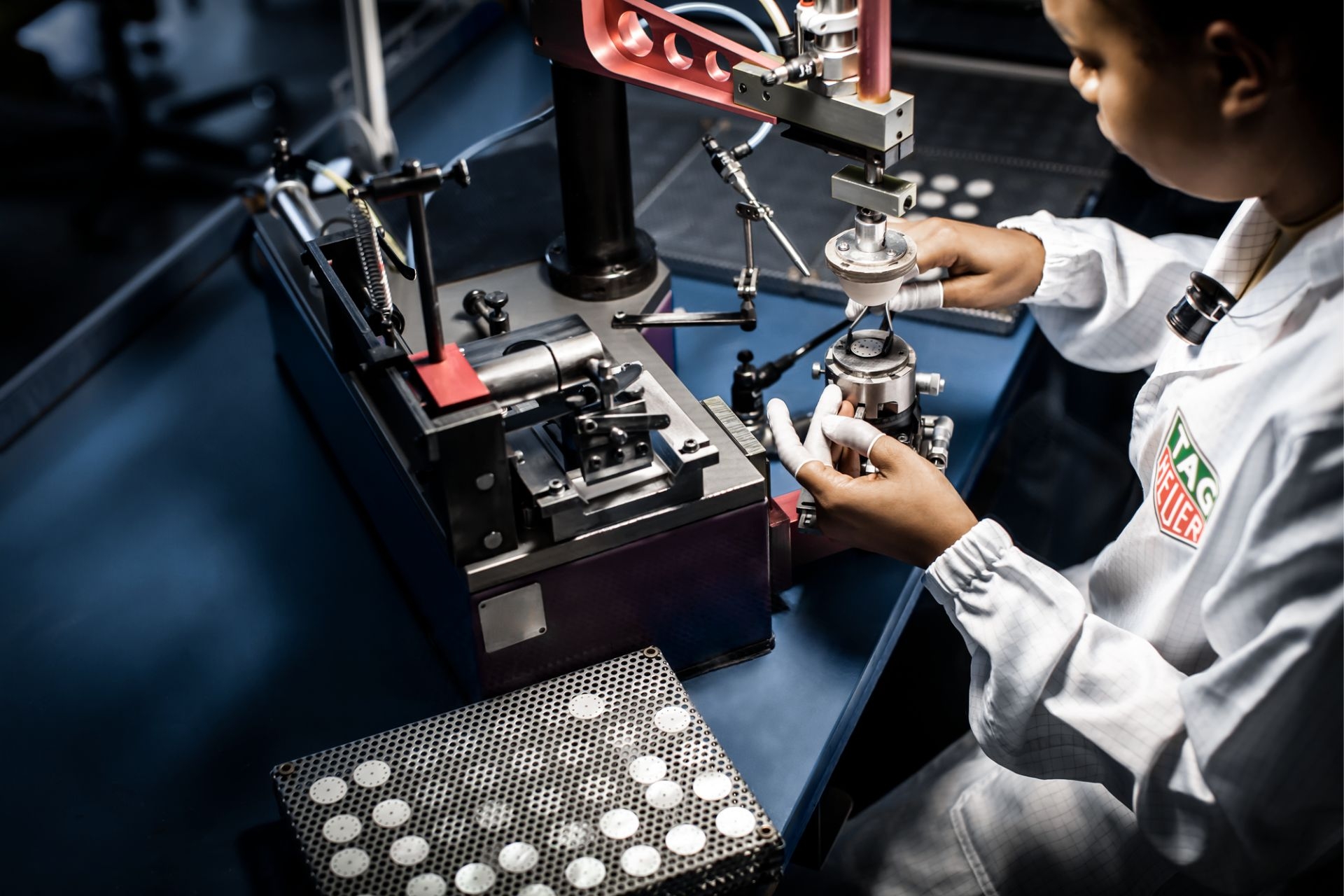 tagheuer-historie-savoirfaire-handwerkskunst-uhrmacher