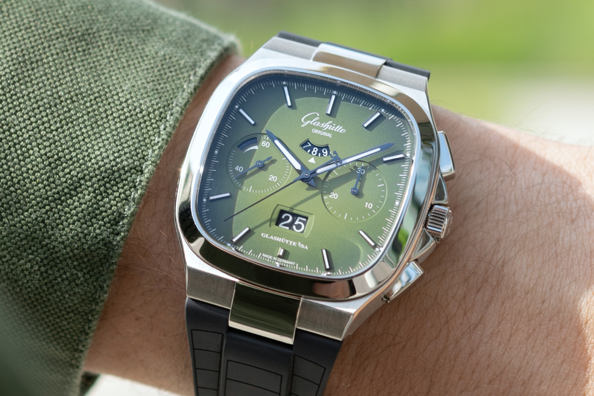 GO-SeventiesChronoPD-wrist_1920x1280 GO-SeventiesChronoPD-wrist_1920x1280