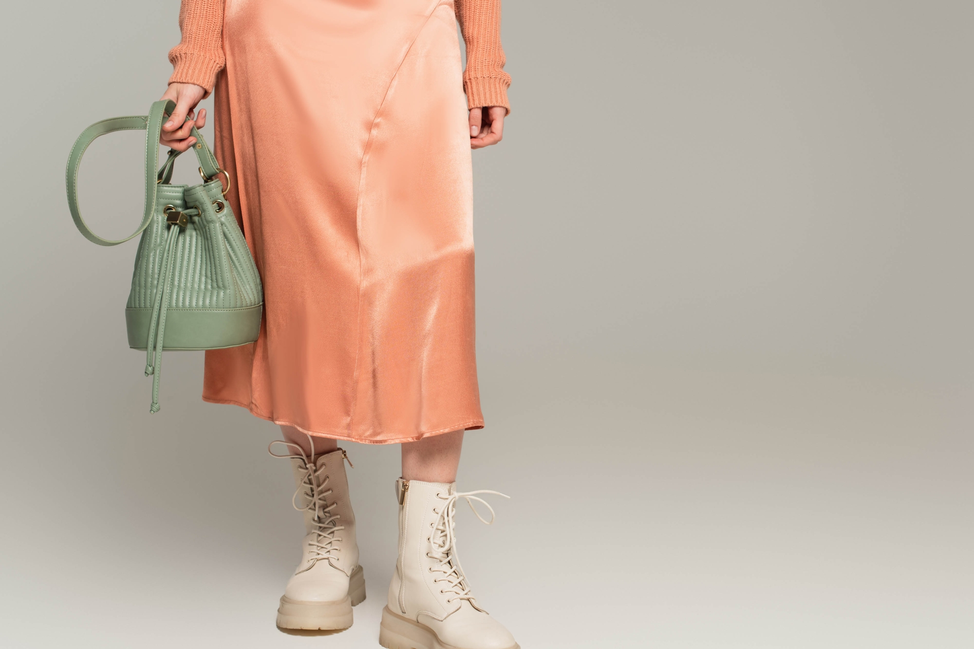 1920x1280-peachfuzz-pantone2024-peach-schmuck-jewelry2 1920x1280-peachfuzz-pantone2024-peach-schmuck-jewelry2