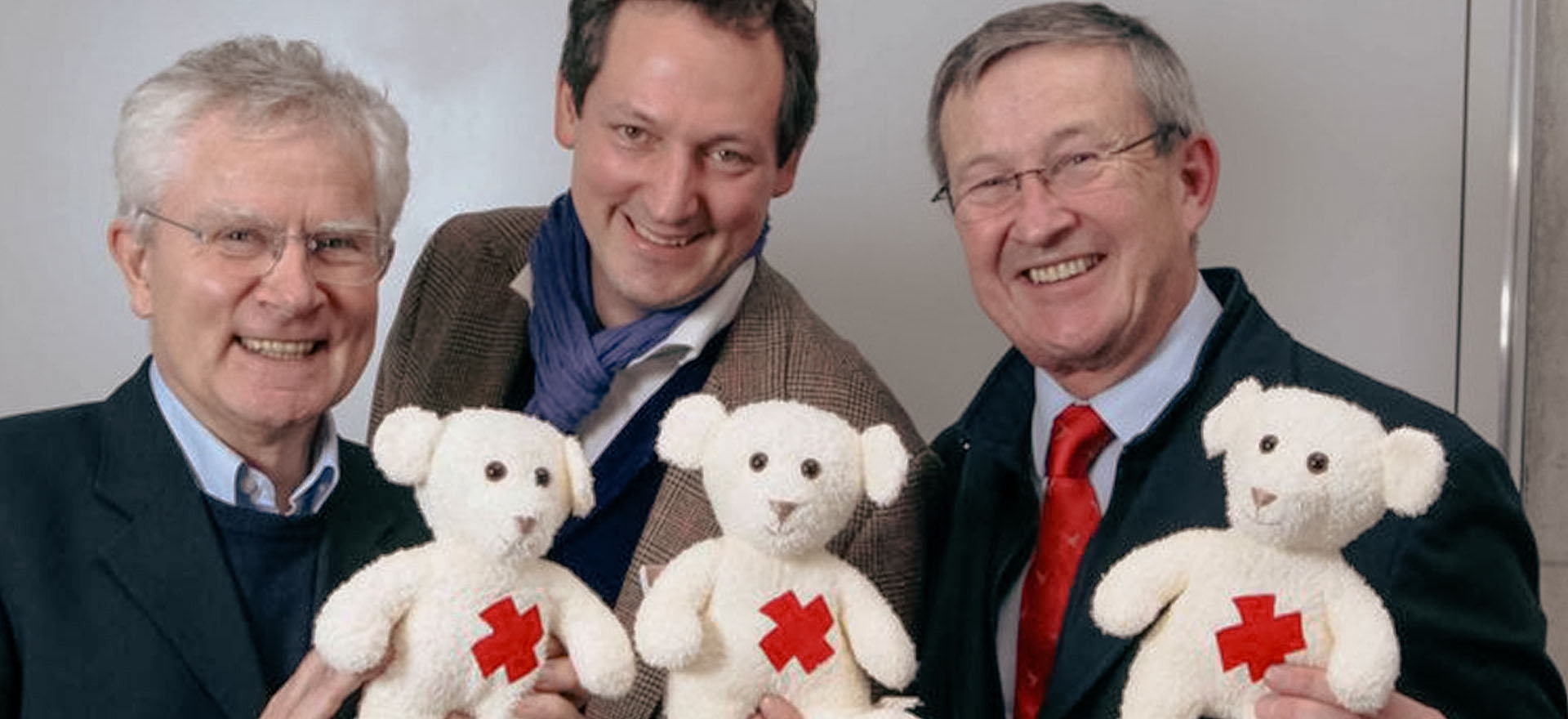 3 Männer beim Teddys Projekt der Dresdner Kinderhilfe dresdner-kinderhilfe