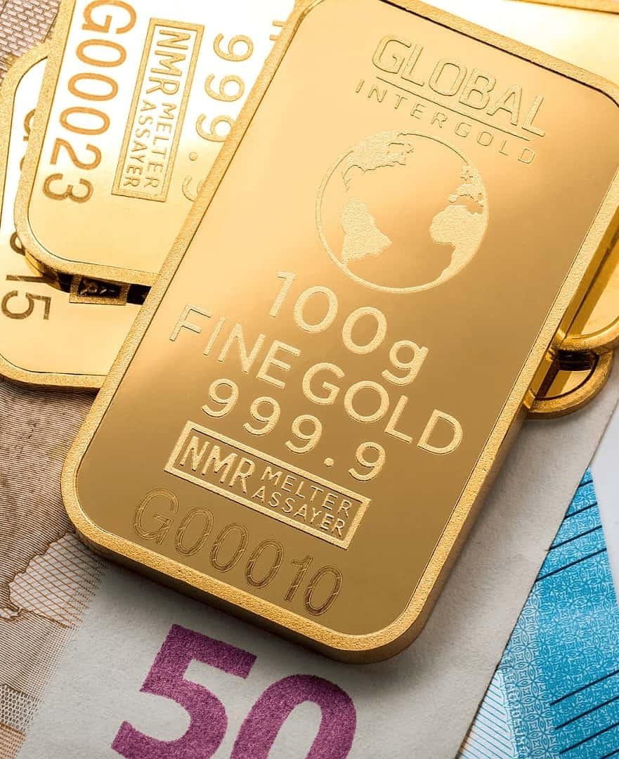 Goldbarren und Geldschein Goldankauf Altgold