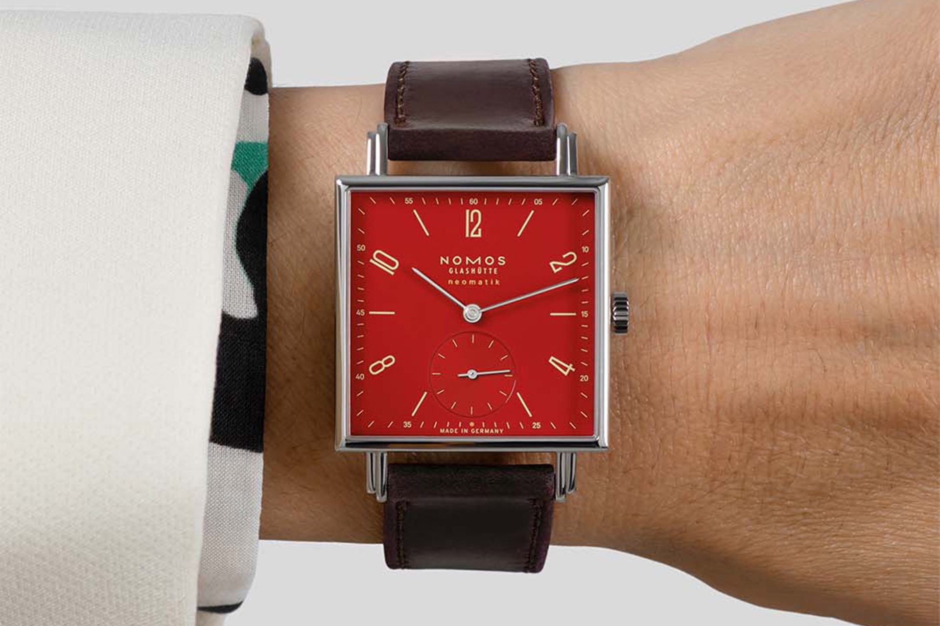 Beitragsbild_0003_0421_S2_Tetra_neomatik_175_Years_Watchmaking_GH_red_wristshotstill_113_PR Beitragsbild_0003_0421_S2_Tetra_neomatik_175_Years_Watchmaking_GH_red_wristshotstill_113_PR