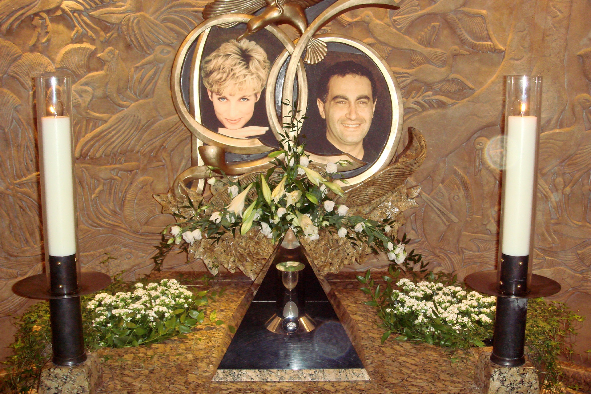 Beitragsbild_0003_112407-Harrods-DiannaDodiMemorial2 Beitragsbild_0003_112407-Harrods-DiannaDodiMemorial2