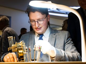 karriere-uhrmacher-juwelier-leicht