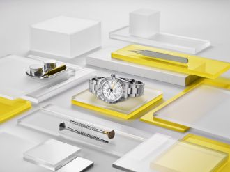 tudor-np25-black-bay-pro-lifestyle-2