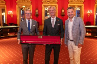 uebergabegoldenepeitsche-1920x1280