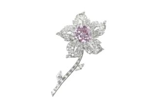 brosche-bluete-diamanten