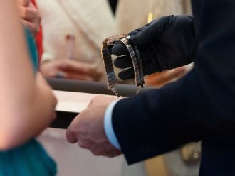 verkauf-mitarbeiter-juwelier-leicht