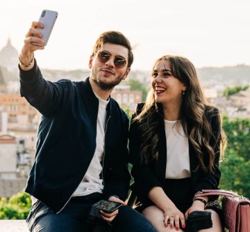 paar-macht-selfie