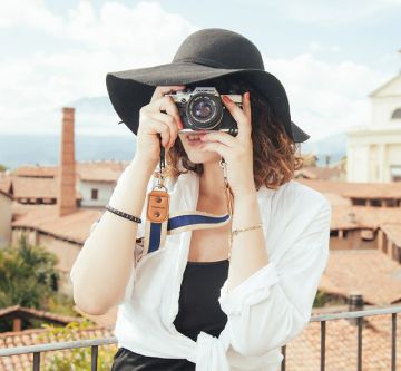 woman-photograph-camera