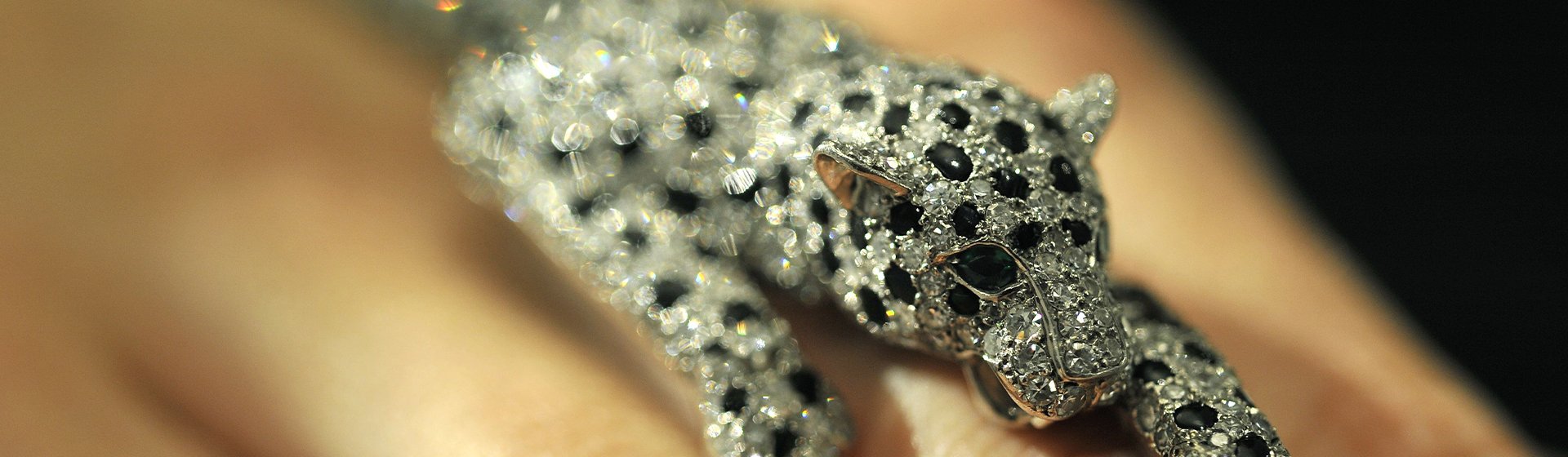 panther-armreif-cartier