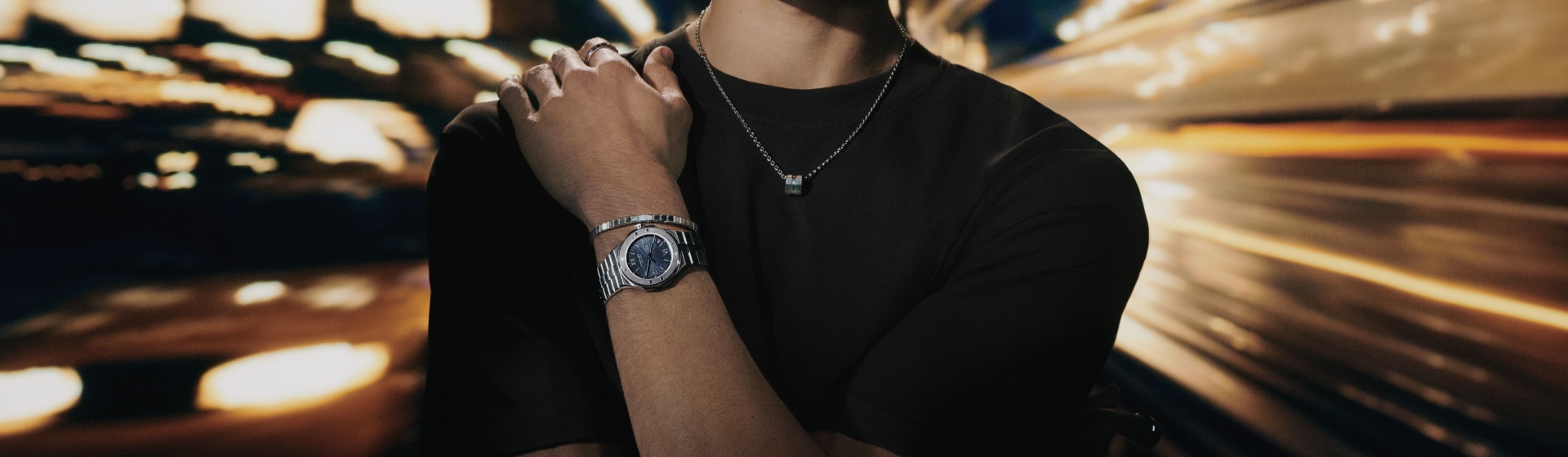 model-mit-uhr-und-armband-silber-von-chopard