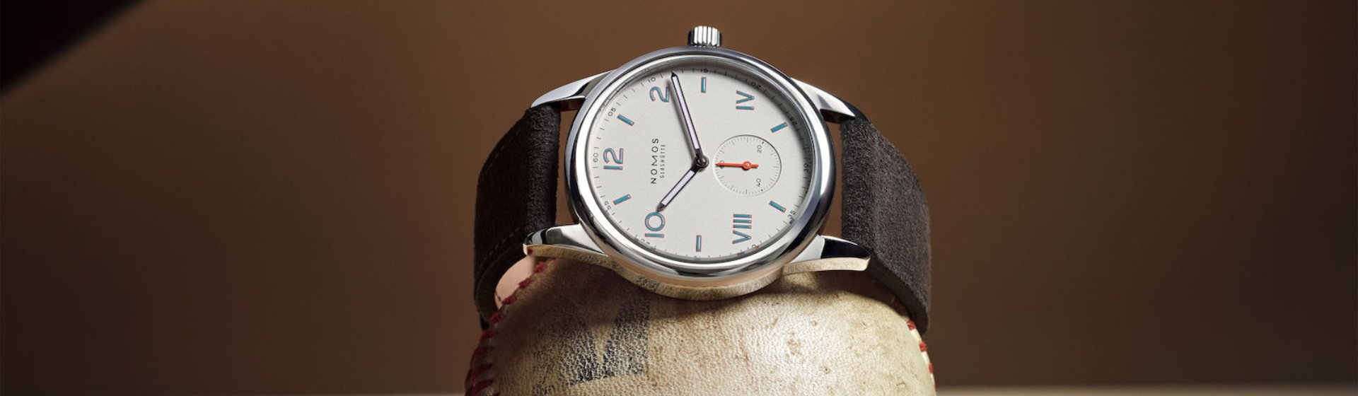 nomos-glashuette-club-kollektionsseite-banner-desktop