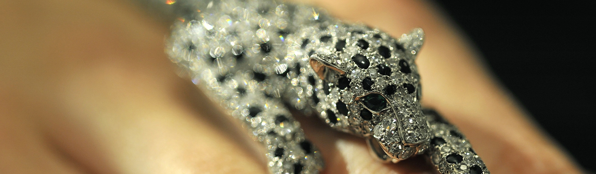 Header-Desktop_Wallis-Simpson_1920x560 Header-Desktop_Wallis-Simpson_1920x560