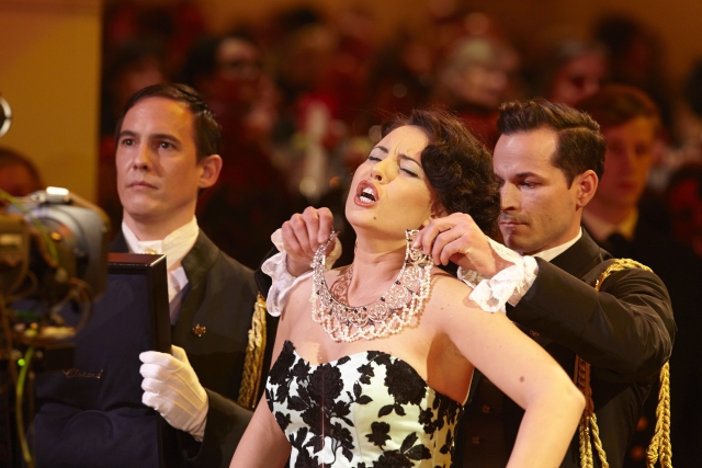 Ein Moment voller Leidenschaft mit Collier von CHOPARD Ein Moment voller Leidenschaft mit Collier von CHOPARD