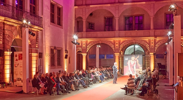 Header-mobile-Gala-Dresden_1280x704 Header-mobile-Gala-Dresden_1280x704