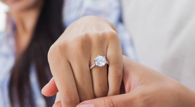 Verlobung_JuwelierLeicht_Slider_mobil_1280x704px Verlobung_JuwelierLeicht_Slider_mobil_1280x704px