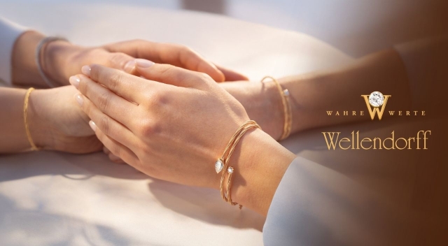 wellendorff-neuheiten-paar-hand-halten-juwelierleicht wellendorff-neuheiten-paar-hand-halten-juwelierleicht